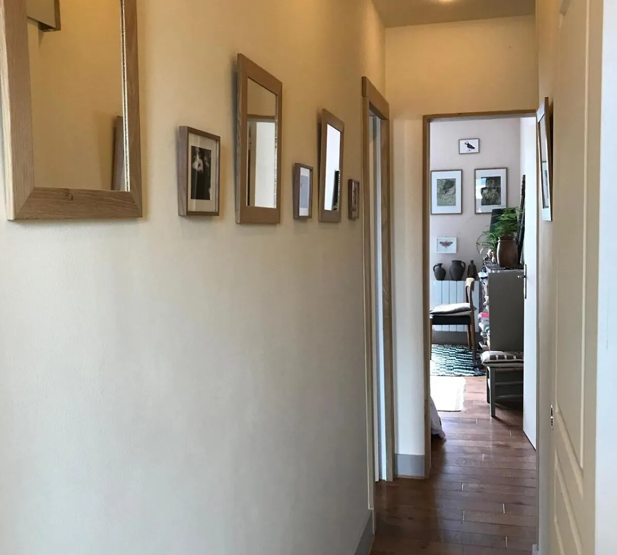 Cozy Montmartre Apartment With Views Over Rooftops Paris França